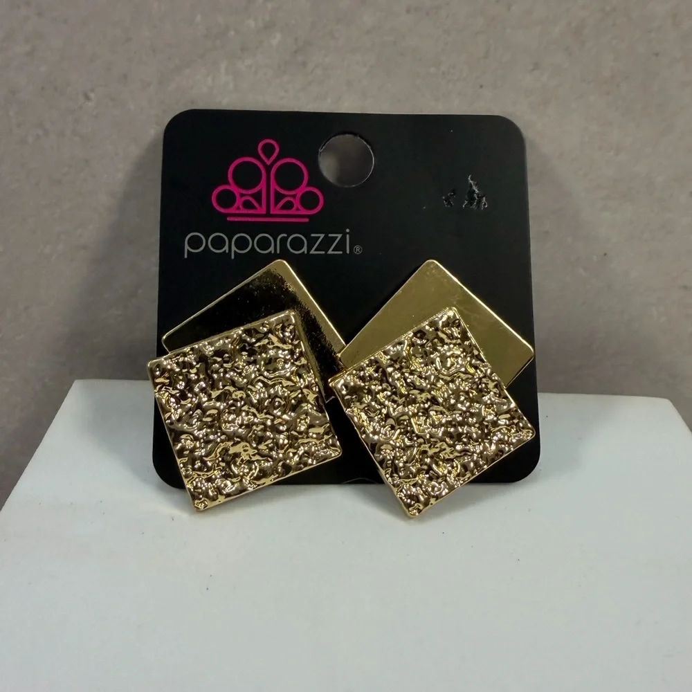 🩷5/$10🩷 Paparazzi Gold Textured Square Double-Panel Earrings